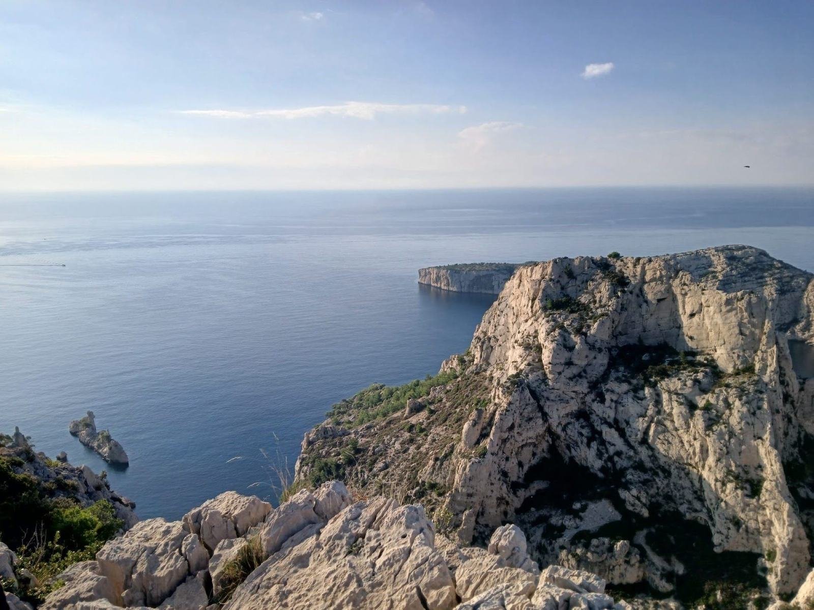 Panorama sur les calanques et la mer près de Marseille