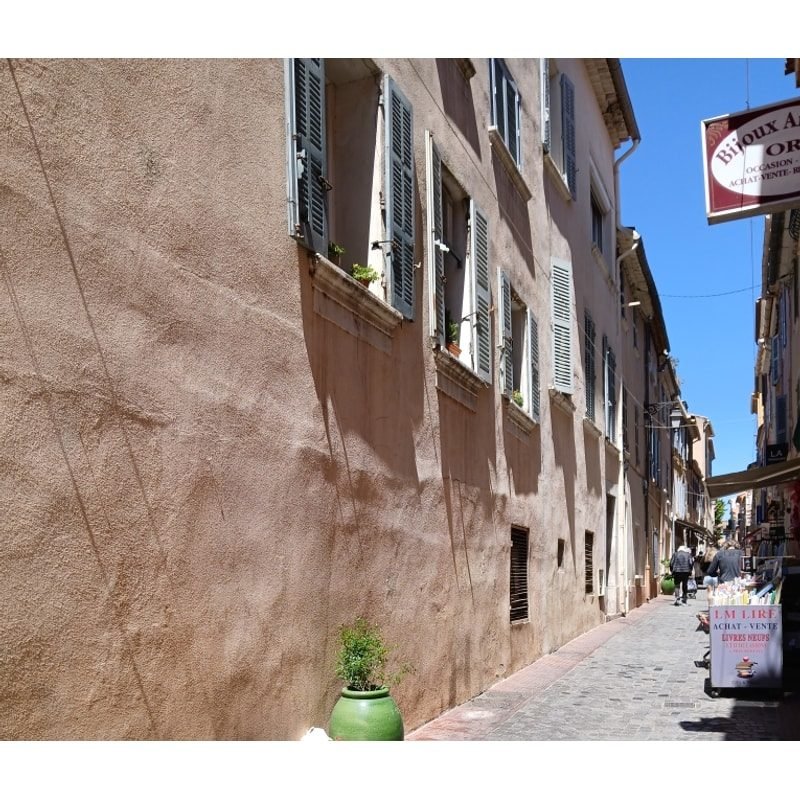 Ruelle d'un village provençal